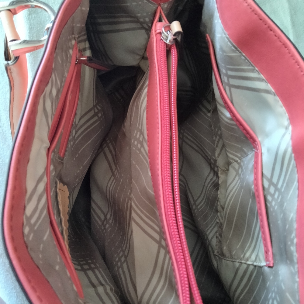London Fog orange ๐งก handbag. - Picture 4 of 7